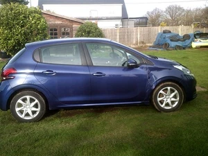 peugeot 208 diesel - Picture 1 of 6