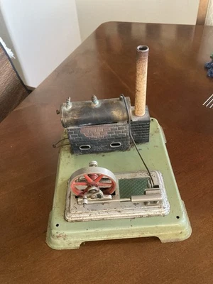 Antigua central eléctrica de juguete de motor de vapor de metal Fleischmann con soporte de combustible casero Foto 1 de 4