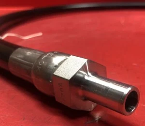Manguera termoplástica Swagelok 1007R-8 1/2" con accesorio de compresión - Imagen 1 de 3