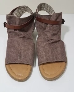 NWOT Blowfish Malibu 9.5 Brown Gladiator Sandal Zip Open Toe Canvas Casual Boho - Picture 1 of 9