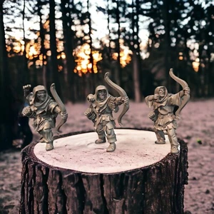 Figuras Orc Scout Archers X3 - Ideal MESBG LOTR etc 28 mm Wargames y Coleccionistas - Imagen 1 de 6