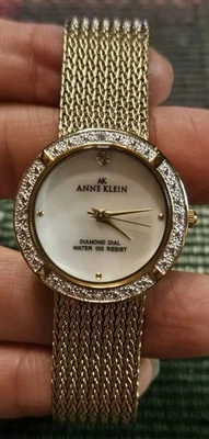 Reloj Anne Klein esfera diamante tono dorado 10/9594 Y121E madreperla  Foto 1 de 4