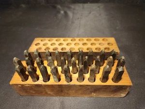 VINTAGE - Complete Alphabet Stamp Set - 28 1/8" Stamps Marked "YB" in Wood Case - Picture 1 of 19