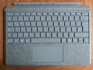 Microsoft Surface Pro Signaturen Type Cover Alcantara ice blue DEFEKT - Bild 1 von 3