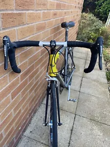 Dawes Giro 400 Racing Road Bike - Picture 1 of 3