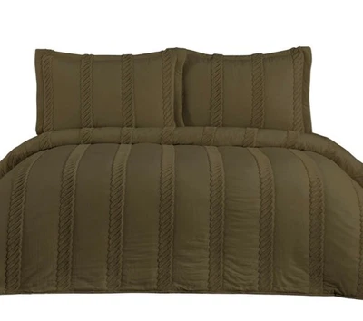 Year-Round Comfort, Krinkle Queen 3-Piece Bedding Set - Bedspread + Pillowcases - Image 1 of 4