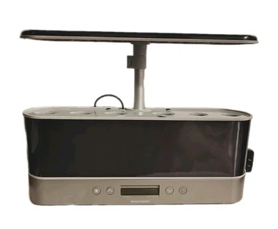 AeroGarden Harvest Elite Slim Modelo No. Unidad 100695-PPL con adaptador funcionando  Foto 1 de 4
