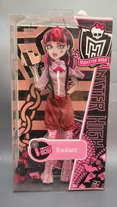 Monster High Mattel DRACULAURA Clothes Outif Fashion Pack 2010 Newspaper Club - Picture 1 of 13