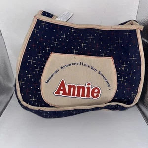 Bolso Knickerbocker Annie 1982 "Tomorrow Tomorrow I Love You Tomorrow" - Imagen 1 de 4