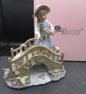 REGALI COSMOS STATUINA MUSICALE fine porcellana - tempo di inattività, ragazza sul ponte - con scatola - Foto 1 di 18