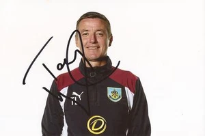 BURNLEY: TONY LOUGHLIN SIGNED 6x4 2016/2017 PORTRAIT PHOTO+COA - Picture 1 of 1