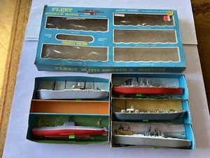 VINTAGE FLEET WITH MIRACLE MOTOR PLASTIC NAVY SHIPS SUBMARINE BATTLESHIP - Picture 1 of 8