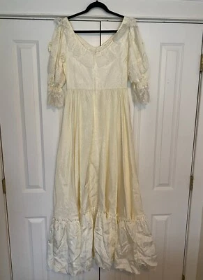 Vintage Ivory Wedding Dress Street Size 8-10 from Cambridge, England - Image 1 of 4
