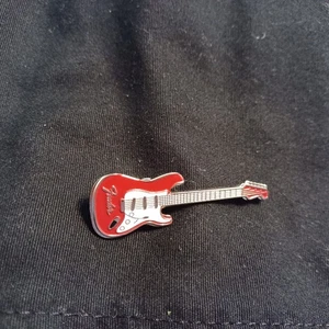 = FENDER E-GITARREN 1 1/4'' EMAILLE PIN PINBACK - Bild 1 von 3