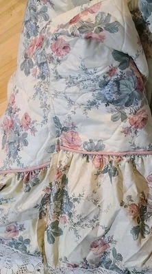 Dorma Vintage Croscill Chestnut Hill Twin Daybed Quilt W Lace Edging - Image 1 of 4