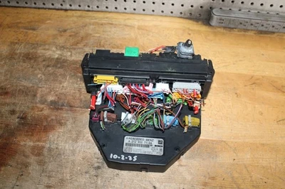 2010 MERCEDES E350 (W212) FRONT SAM SIGNAL ACQUISITION FUSE BOX CONTROL MODULE - Image 1 of 4