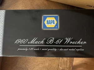 First Gear 1/25 scale 1960 B-61 Mack Wrecker, Tow Truck NAPA, #49-0013 - Picture 1 of 5