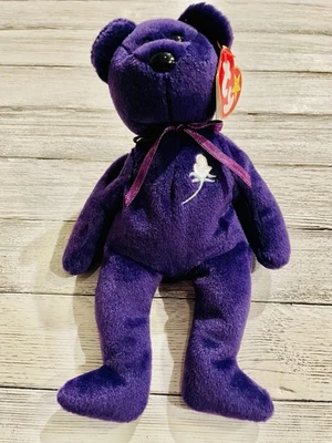 Ty 豆豆娃复古戴安娜王妃 1997 年紫色熊白色玫瑰 P.E. 颗粒 — 第 1/4 张图片