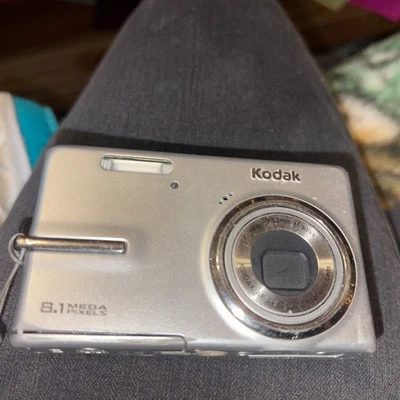 Kodak EasyShare IS 8.1MP Digital Camera - Silver -  Camera Only - Parts Non Test - Image 1 of 4