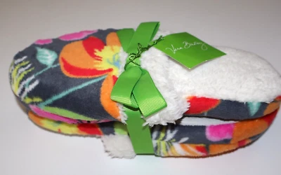 ¡Acogedoras pantuflas de vera bradley Jazzy Blooms suaves de vellón! M Medium 7 8 ¡NUEVO! Foto 1 de 4