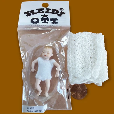 Casa de muñecas miniatura Heidi Ott 1999 de colección muñeca bebé dormida manta de ganchillo de 2 pulgadas Foto 1 de 4