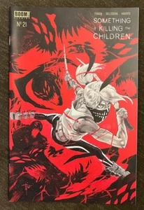 Something Killing Children 21 VF MARZO 2022 Boom Mobili Variante Capa Negra - Imagen 1 de 2