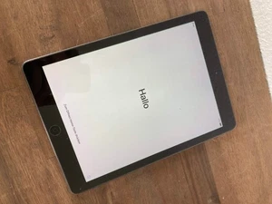 Apple iPad Air - A1474 - Spacegrau - inkl. Schutzfolie und - Case - Bild 1 von 4