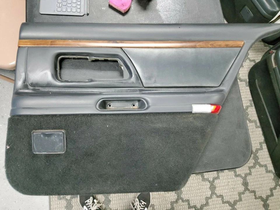 1994-1999 Oldsmobile 88 LSS Pass. Right Rear Door Panel Black+Woodgrain OEM S&D - Image 1 of 4