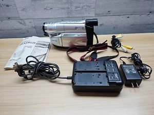 JVC COMPACT VHS CAMCORDER GR-AXM225 WITH ACCESSORIES - TESTED/WORKING - Picture 1 of 20