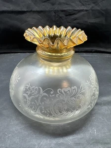 Pantalla de lámpara vintage de vidrio grabado Vianne gasolera corazones florales caléndula para limpiar - Imagen 1 de 6