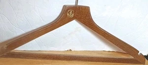 COLGADOR DE TRAJE DE MADERA VINTAGE ST. ERMIN'S CLUB - HOTEL, LONDRES - Imagen 1 de 7