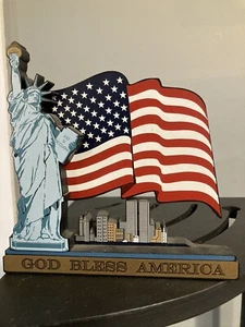 Sheila’s Collectibles We Remember 11 de septiembre Bandera de EE. UU. 2001 Estante Cuidador 11/09 - Imagen 1 de 7