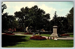Victoria Park, London Ontario Canada, Vintage Chrome Postcard - Picture 1 of 2