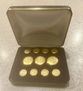 Vintage Golf Course Buttons Black Case The Broadmoor 11 Blazer Gold Tone Golfer - Picture 1 of 11
