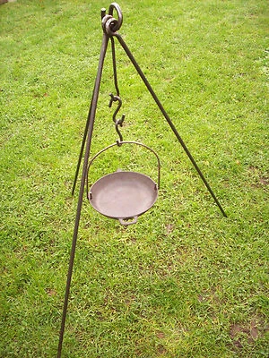 COOKING TRIPOD HEAVY DUTY VERSION DUTCH OVEN  FIRE BUSHCRAFT REENACTMENT GROUPS - Image 1 of 4