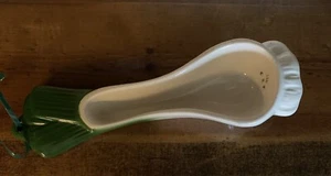 1983 Avon Ceramic Vegetable Measuring Cup Hangs On Wall - 1/4 cup Leek/Onion - Picture 1 of 3