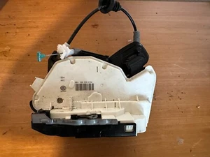 Skoda Octavia Kombi 5E Türschloss Hinten Links 5E0839015A - Bild 1 von 2