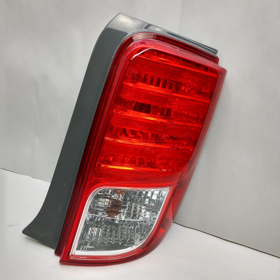 Luz trasera lateral del pasajero derecho Scion XB 2011-2015 FABRICANTE DE EQUIPOS ORIGINALES Foto 1 de 4