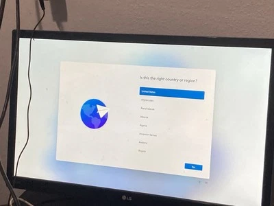 Computadora de escritorio HP M01-F1056 Foto 1 de 4