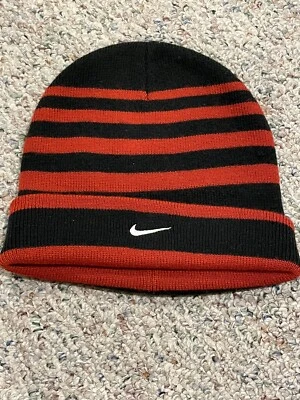 耐克男孩青年冬季套头帽,红色和黑色条纹,罗纹,铐边 — 第 1/3 张图片