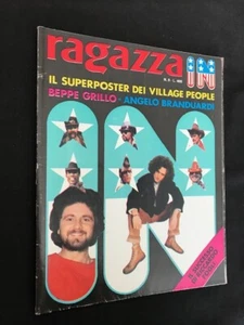 MÄDCHEN IN Nr. 8 DEL 1980 MIT SUPERPOSTER DER VILLAGE PEOPLE - Bild 1 von 2