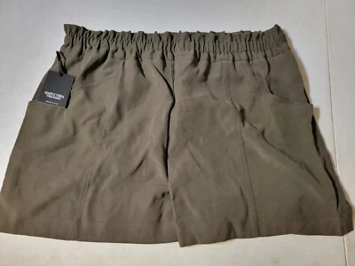 SIMPLEMENTE VERA VERAWANG TALLA 1X PANTALONES CORTOS COLOR OLIVA CINTURA ELÁSTICA CON BOLSILLOS DELANTEROS Foto 1 de 4