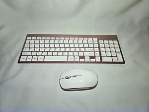 Pink wireless keyboard and mouse combo - Picture 1 of 3