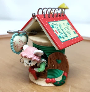 1993 Gilmore & Lui "Have a DARN Good Christmas" Nähen Maus Haus Enesco ~ LESEN - Bild 1 von 20