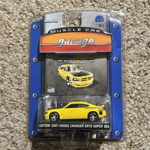 Dodge Charger SRT8 2007 personalizado Super Bee Greenlight Muscle Car garaje Mopar 1:64 - Imagen 1 de 24