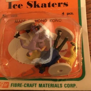Miniature Vintage Plastic Skaters - Set of 4 Fibre-Craft 605 - Picture 1 of 4
