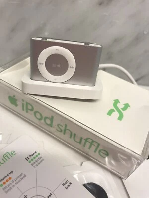Apple IPod Shuffle 1GB 2nd Generation. A1204 (MA564LL/A) New, Never Used - Image 1 of 4
