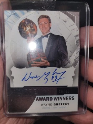2015-16 UPPER DECK PREMIER WAYNE GRETZKY AUTO /50 OILERS Hart Award Winners Hof - Image 1 of 2