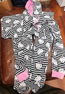 "Hello Kitty" Einteiler Frontreißverschluss mit Kapuze, Fuß. Damen klein - Bild 1 von 2