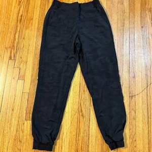 Athleta Pants Womens 4 Black Brooklyn Textured Joggers Lined Camo Activewear - Picture 1 of 10